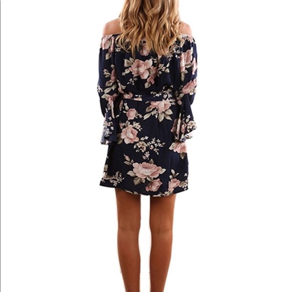 Women's Off Shoulder Floral Print Bell Sleeve - Picture 2 of 3